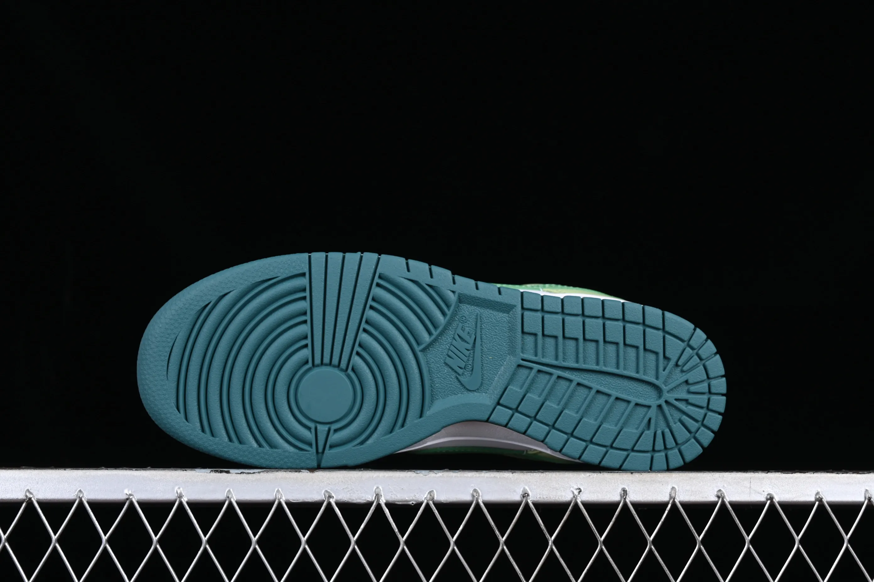 All categories Nk SB Dunk series Nk SB Dunk Low low-top sneakers Nk SB Dunk Low white green SB low-top sports and leisure sneakers FD9911-101